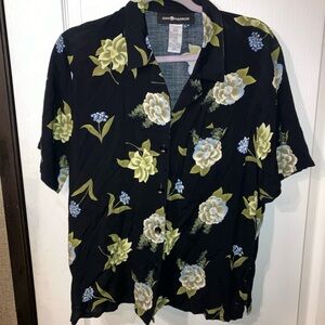 Women’s sag harbor still style blouse size large